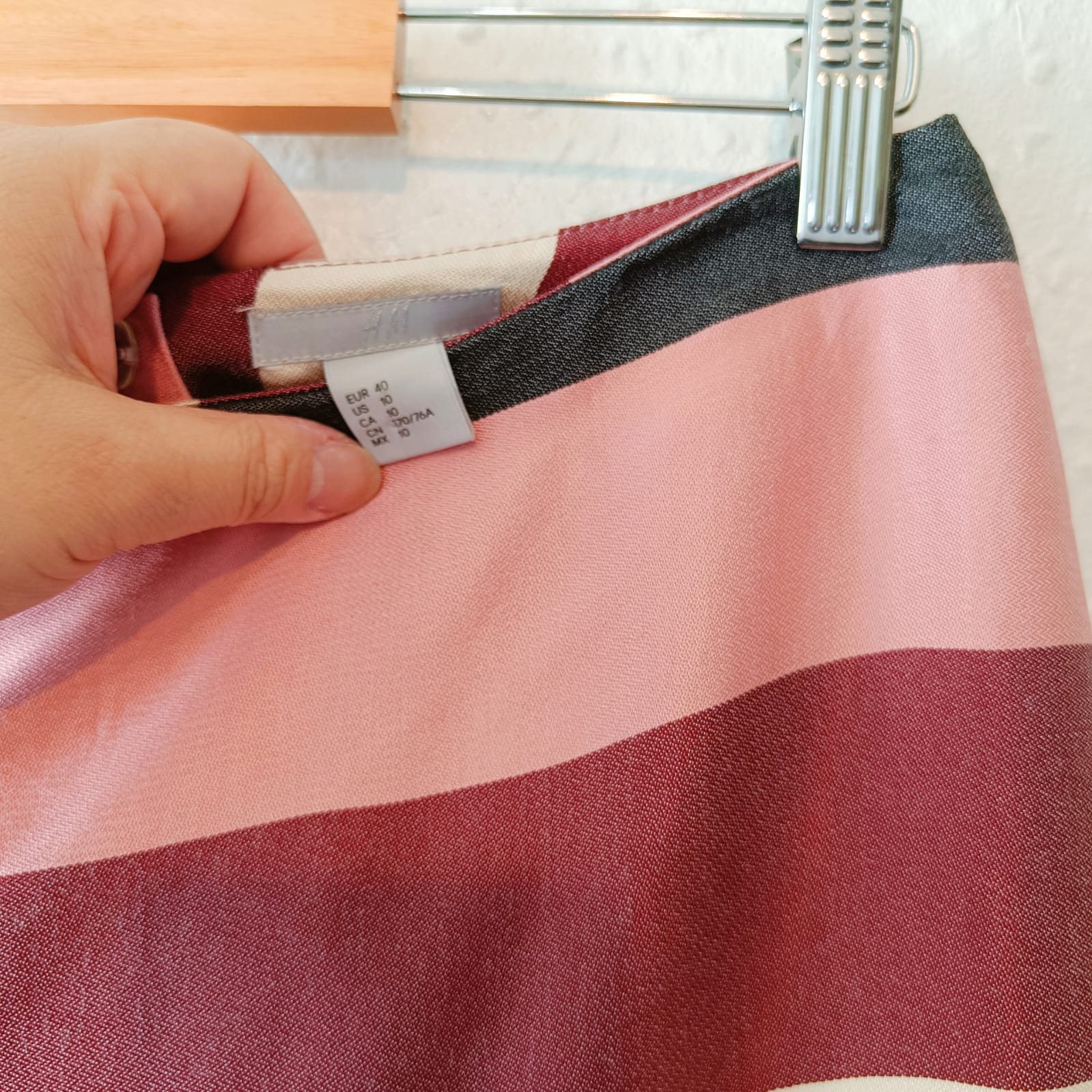 H&m clearance burgundy skirt